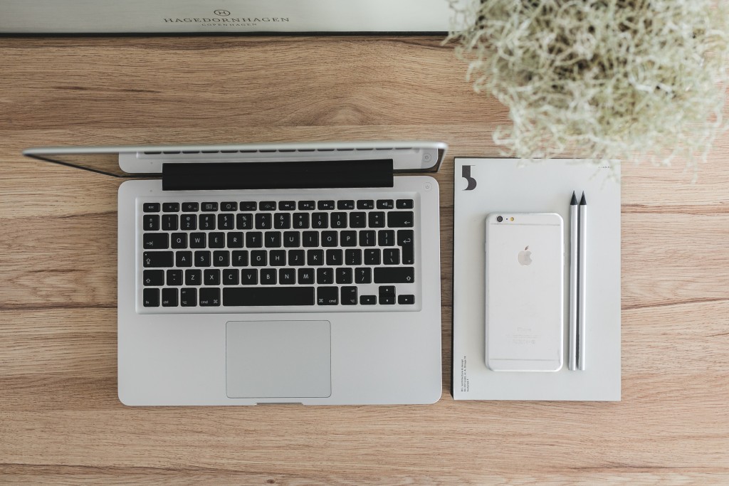 kaboompics.com_Top view of Apple Macbook and iPhone 6 Plus on the desk