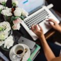kaboompics-com_female-workspace-with-white-flowers
